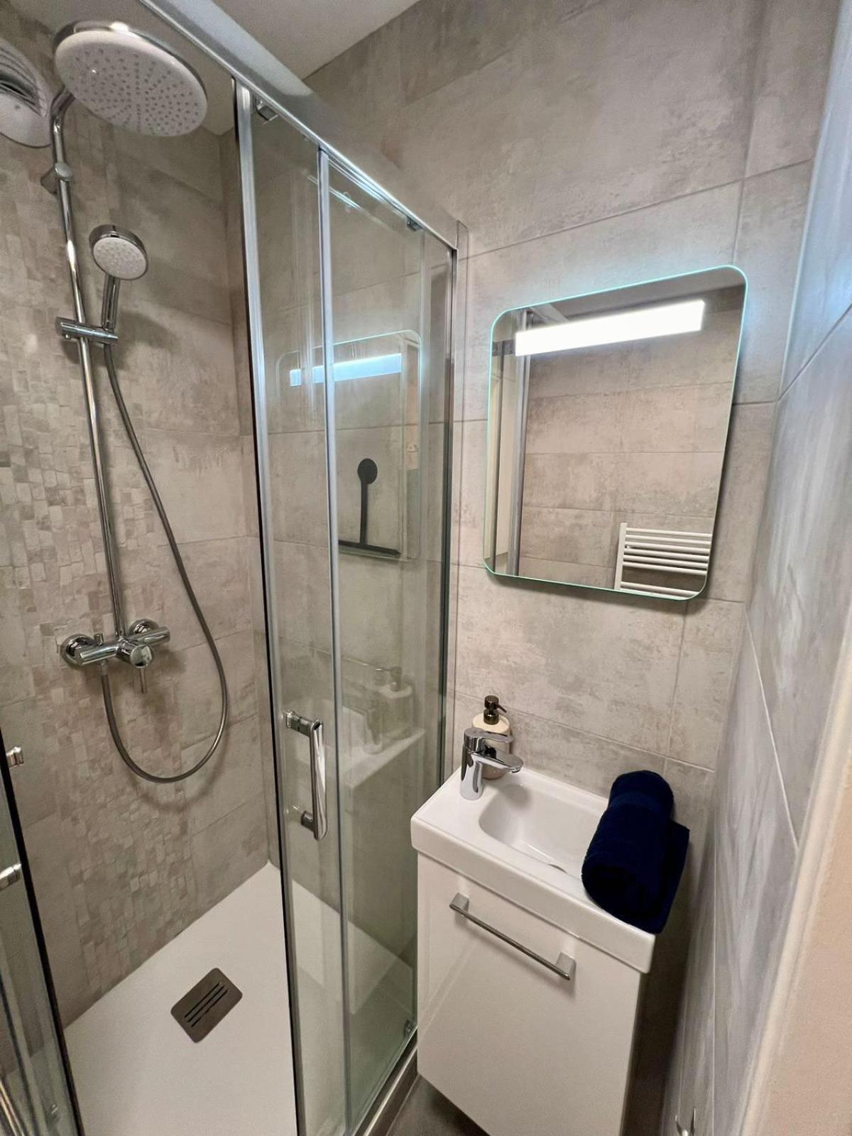 Studio Climatise, Cosy Et Calme Au Centre Ville Антиб Екстериор снимка
